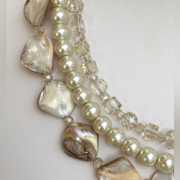 Crystal, Pearl & Shell Neclace - Picture 4 of 8